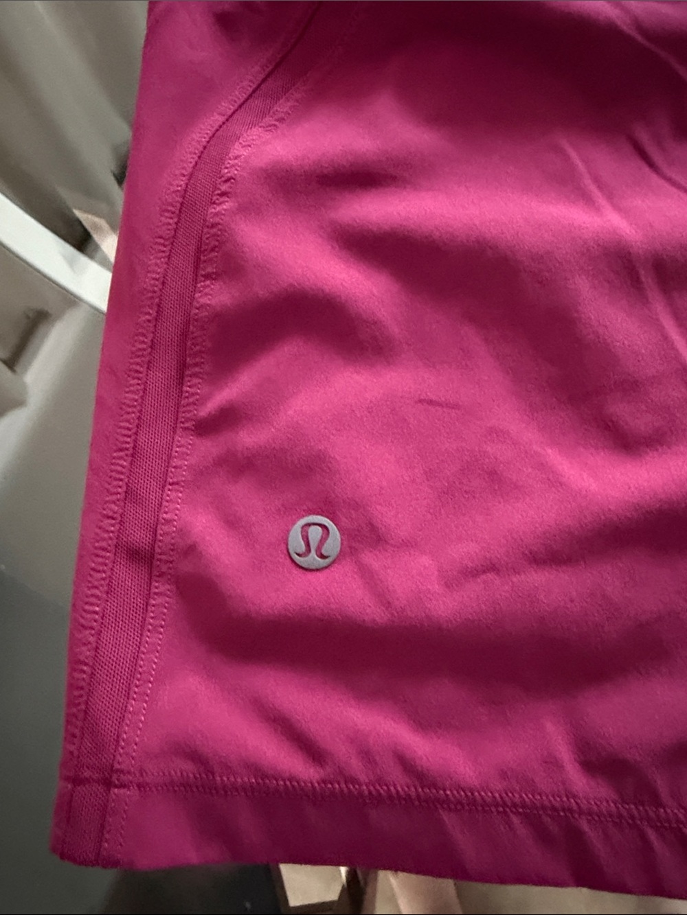 Men’s lululemon athletica Magenta Shorts - Picture 2 of 3